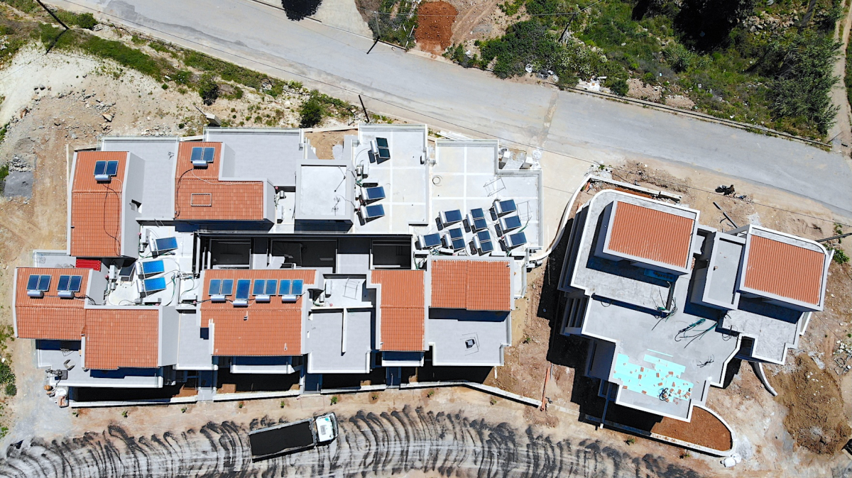 583